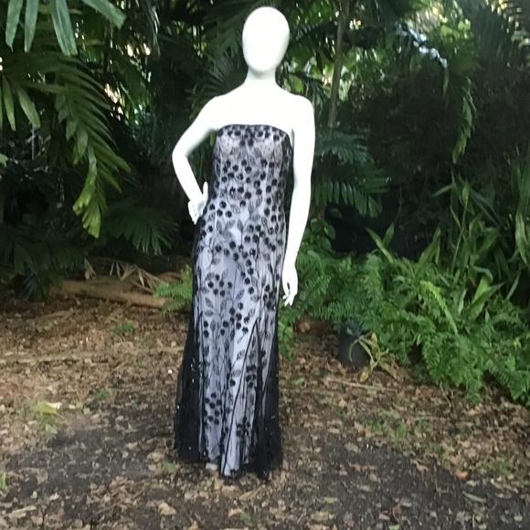 Vintage Cache beaded Dress with white lining - Picture 2 of 8